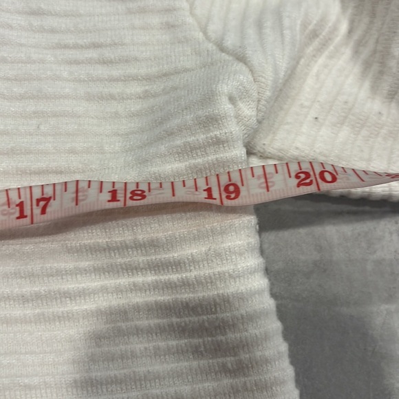 Cropped Sweater - Picture 5 of 8